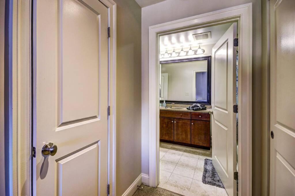 Chase Penthouse At 39 West Baltimore Inner Harbor Convention Center Free Indoor Parking One And Two Bedrooms Bagian luar foto