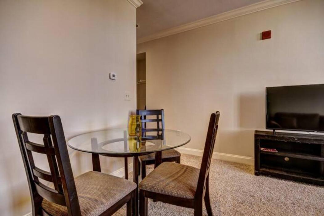 Chase Penthouse At 39 West Baltimore Inner Harbor Convention Center Free Indoor Parking One And Two Bedrooms Bagian luar foto