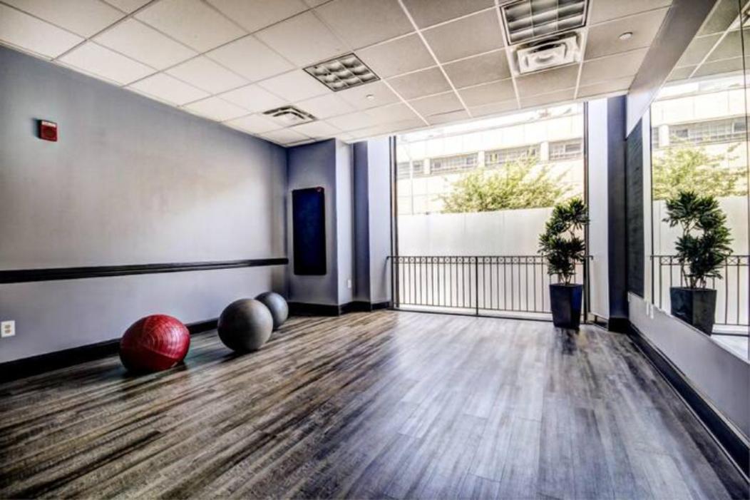 Chase Penthouse At 39 West Baltimore Inner Harbor Convention Center Free Indoor Parking One And Two Bedrooms Bagian luar foto